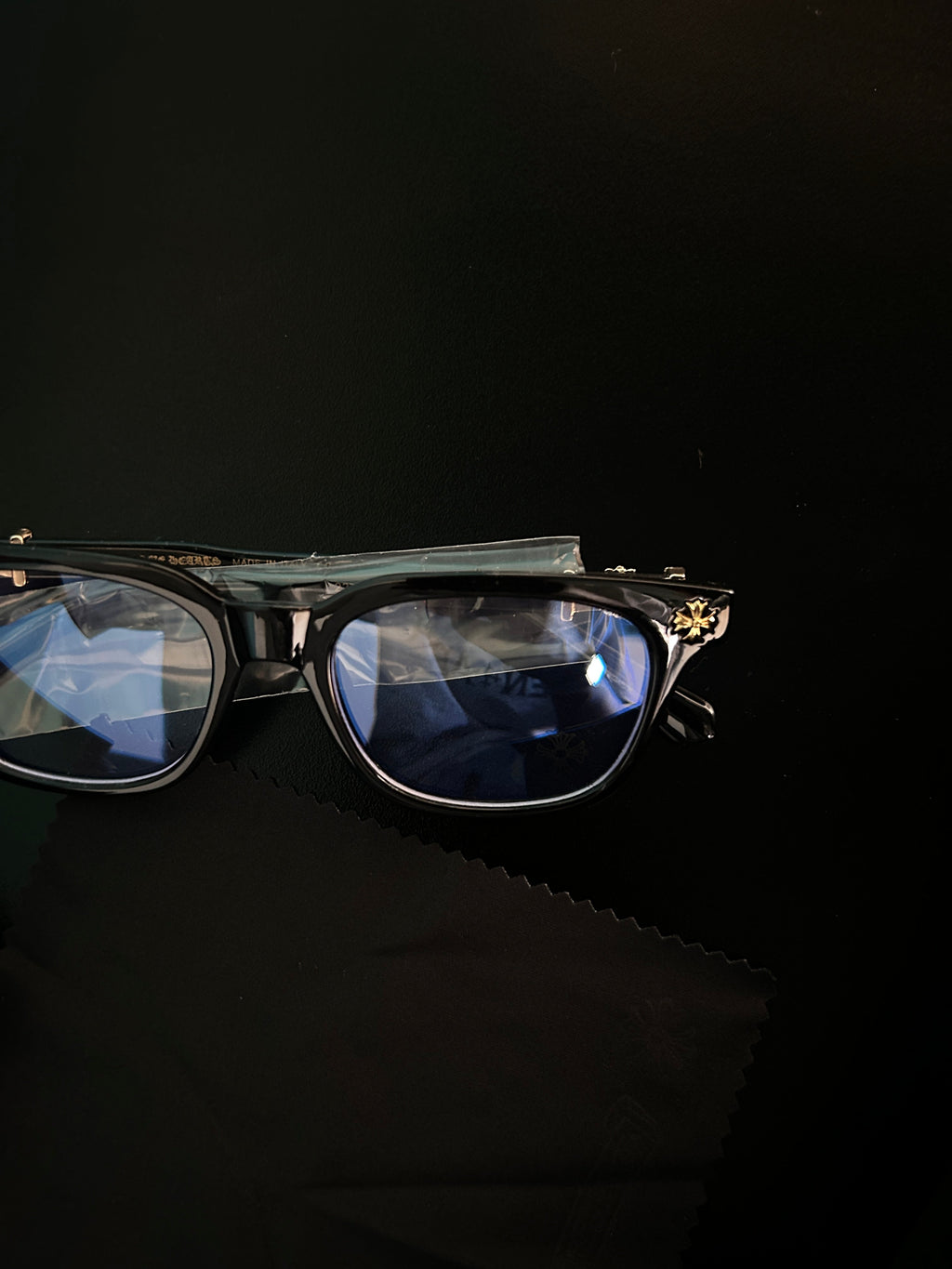 Chrome heart glasses - black & silver badges